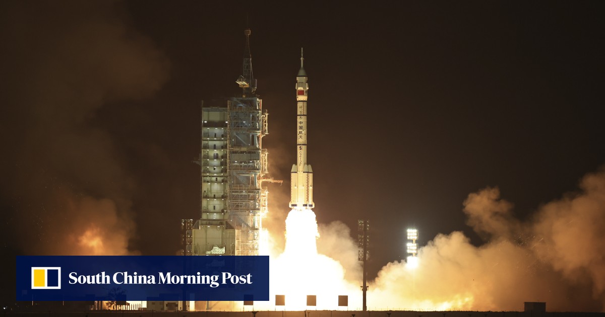 China Kirim Trio ke Stasiun Luar Angkasa Tiangong dari Peluncuran Gurun Gobi Saat Pihak Berwenang Nyatakan Pendaratan di Bulan 2030 di Jalur